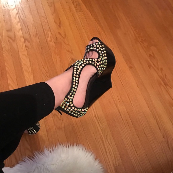 Rhinestone covered wedges - Picture 3 of 4